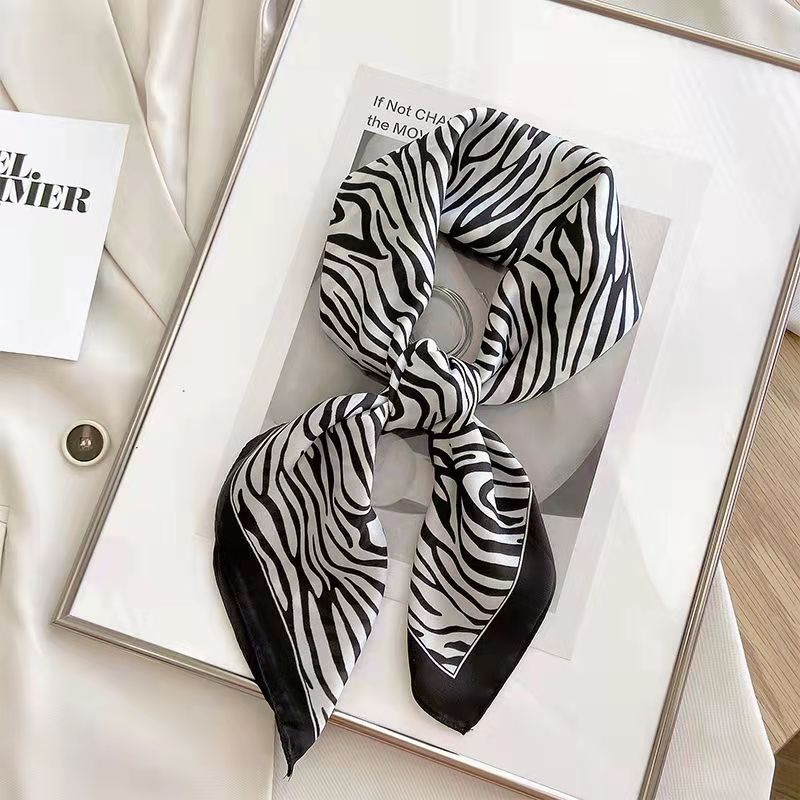 New Fashion Zebra Printed Squa - Silk Neck Scarf 评论和价格